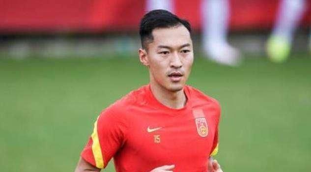 在这个企业时代，除了人类之外，还有半机械人（同时具有生物和人造部分的人类）和合成人（具有人工智能的人形机器人）。